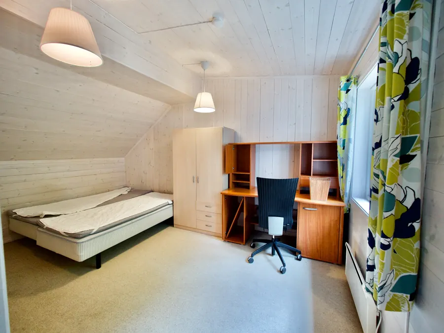 Etter: soverom med skrivebord