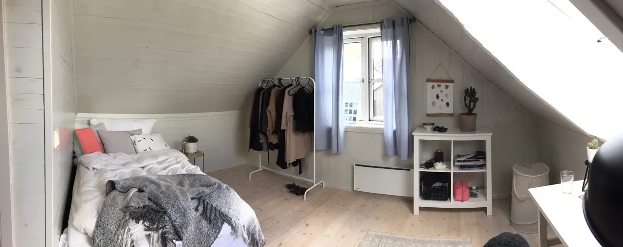 Før: soverom på loftet